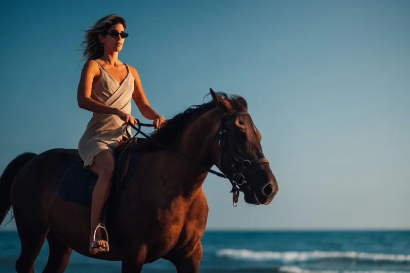 Exklusive Pferde-Reiten-Tour in Hurghada, am Strand oder durch die Wüste